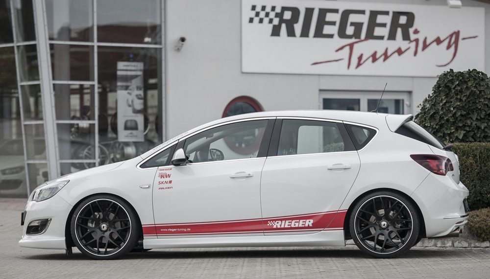 Labio delantero Rieger para Opel Astra J (después del facelift)