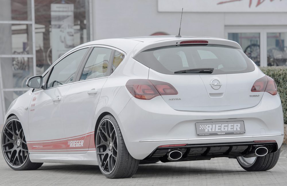 Difusor trasero Rieger para Opel Astra J (después del facelift) – para salidas de escape deportivas izquierda y derecha