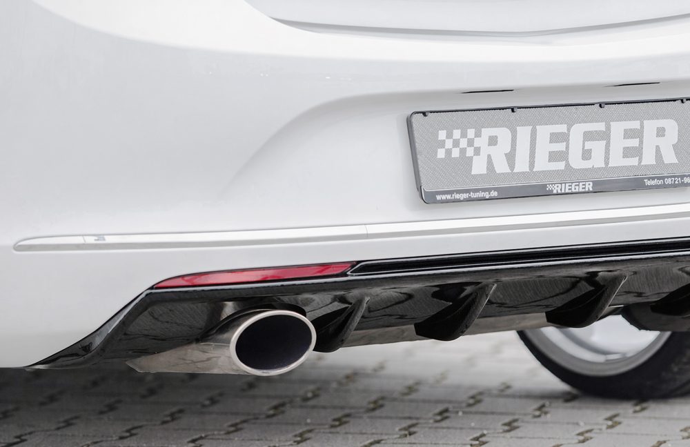 Difusor trasero Rieger para Opel Astra J (después del facelift) – para salidas de escape deportivas izquierda y derecha
