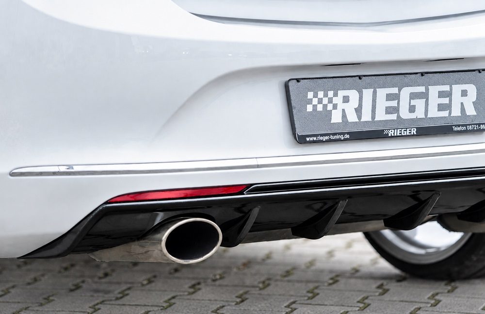 Difusor trasero Rieger para Opel Astra J (después del facelift) – para salida de escape deportiva izquierda
