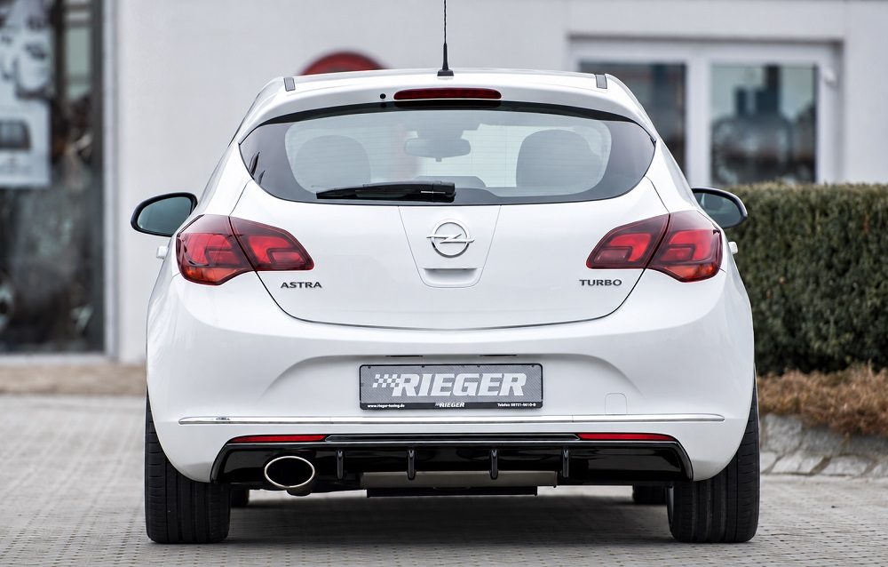 Difusor trasero Rieger para Opel Astra J (después del facelift) – para salida de escape deportiva izquierda