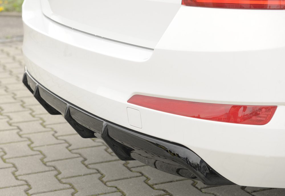 Difusor trasero Rieger para Skoda Octavia 5E – para coches sin sensores de aparcamiento
