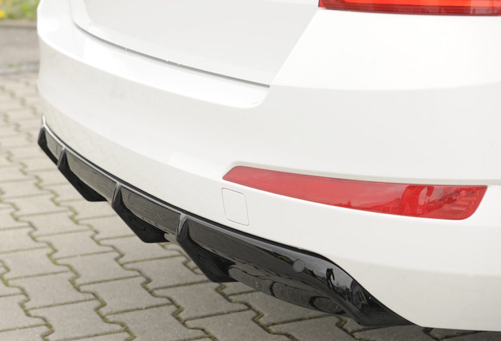 Difusor trasero Rieger para Skoda Octavia 5E – para coches con sensores de aparcamiento