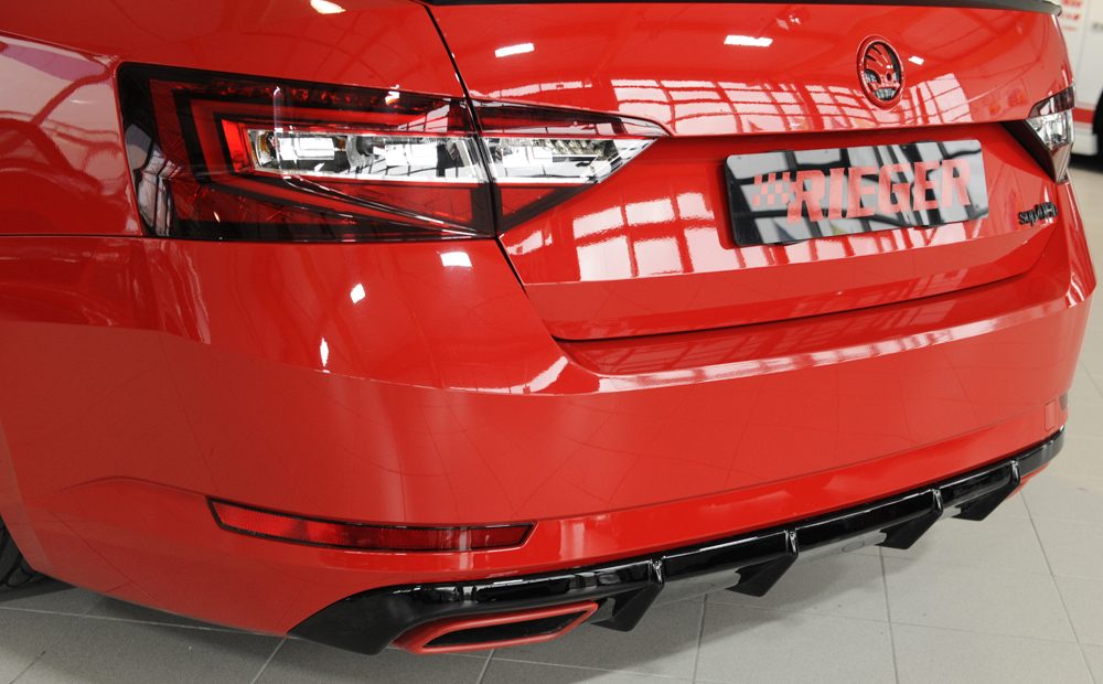 Difusor trasero Rieger para Skoda Superb 3V – solo 2.0 TSI (200/206 kW)