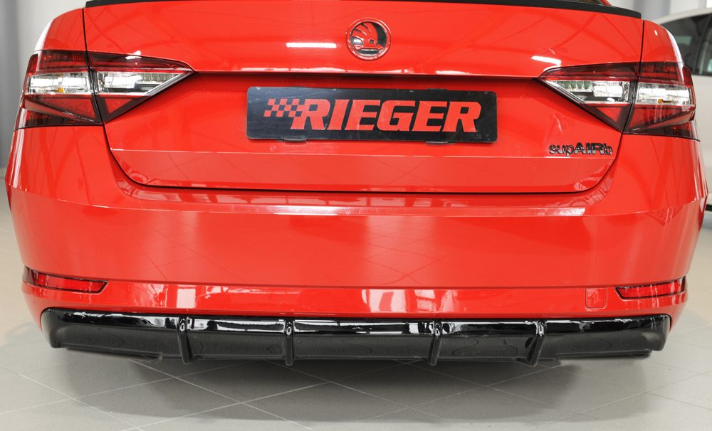 Difusor trasero Rieger para Skoda Superb 3V – sin hueco para los embellecedores de escape