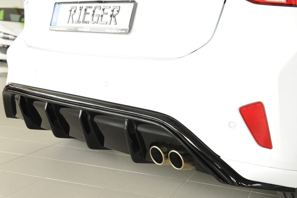 Difusor trasero Rieger para Ford Focus Mk4 – hatchback – para la doble salida de escape original derecha