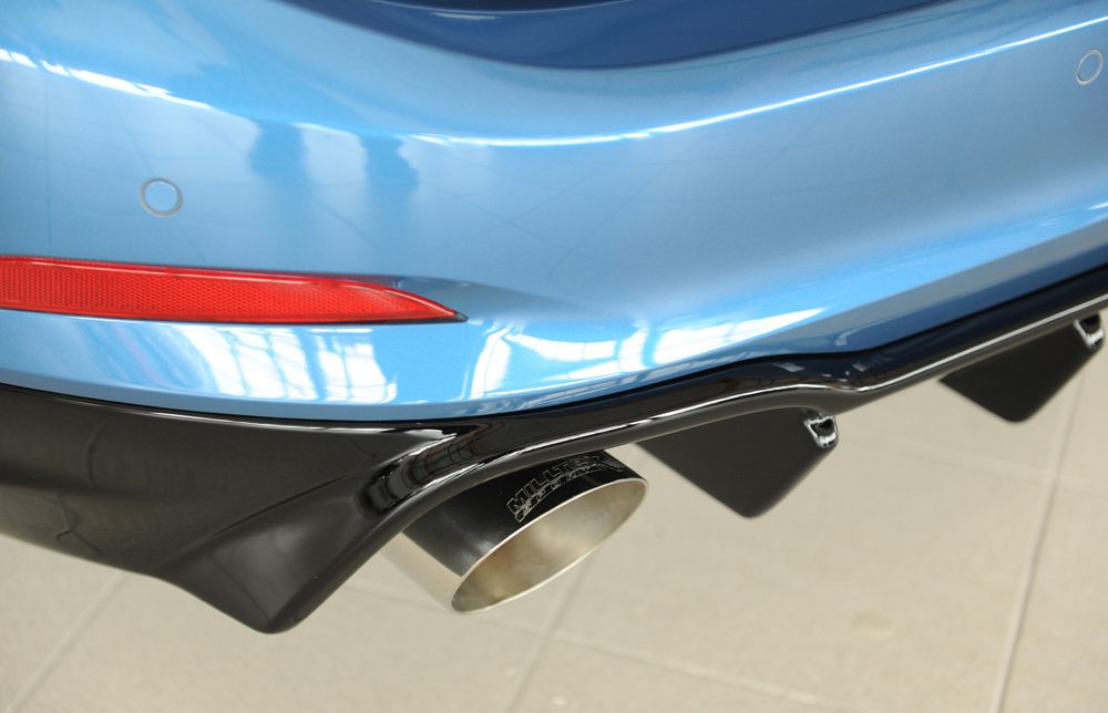 Difusor trasero Rieger para Ford Focus Mk4 – familiar – para salidas de escape deportivas izquierda y derecha, con enganche