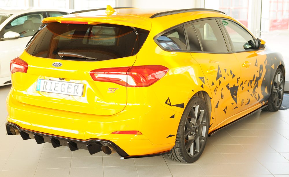 Splitter lateral trasero Rieger para Ford Focus Mk4