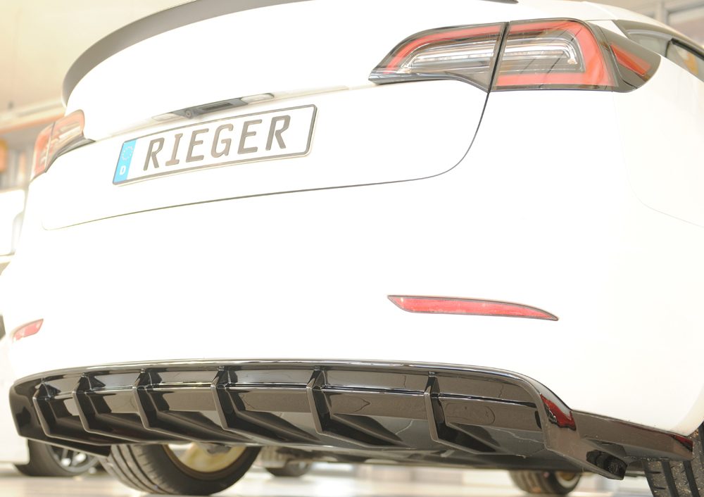 Difusor trasero Rieger para Tesla Model 3 (antes del facelift)