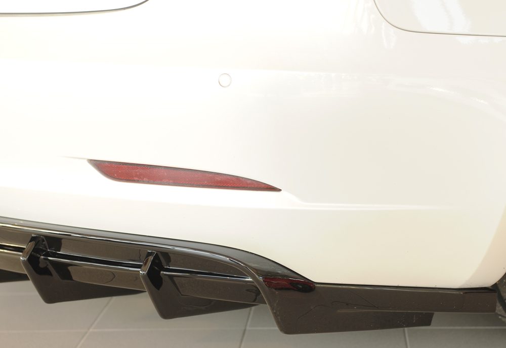 Difusor trasero Rieger para Tesla Model 3 (antes del facelift)