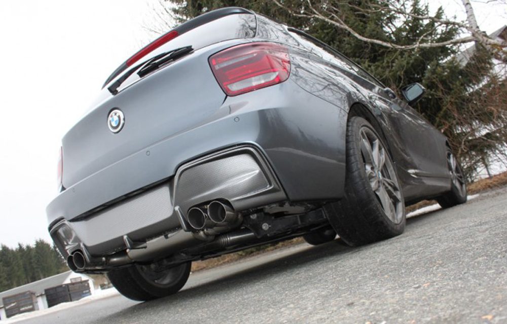 Silencioso de escape 4 × 80 mm Rieger para BMW Serie 1 F20/F21 – de canto vivo