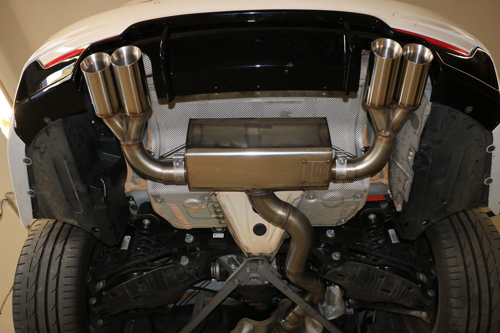 Silencioso de escape Rieger para BMW Serie 4 F32/F33/F36 (antes del facelift) – 4 × 80 mm redondas, corte a 15° (tipo 25), con absorbedor tipo B