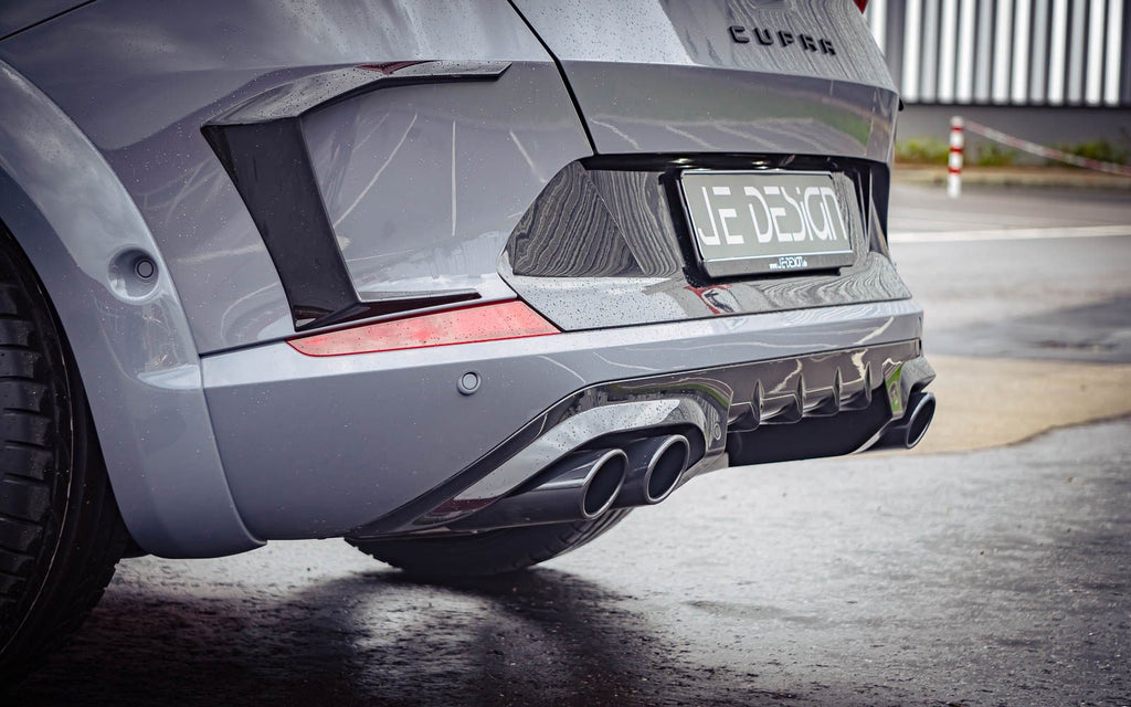 Escape con válvulas JE DESIGN Cupra Formentor KM 228 kW, salidas de 106 x 71 mm inox negro con logo