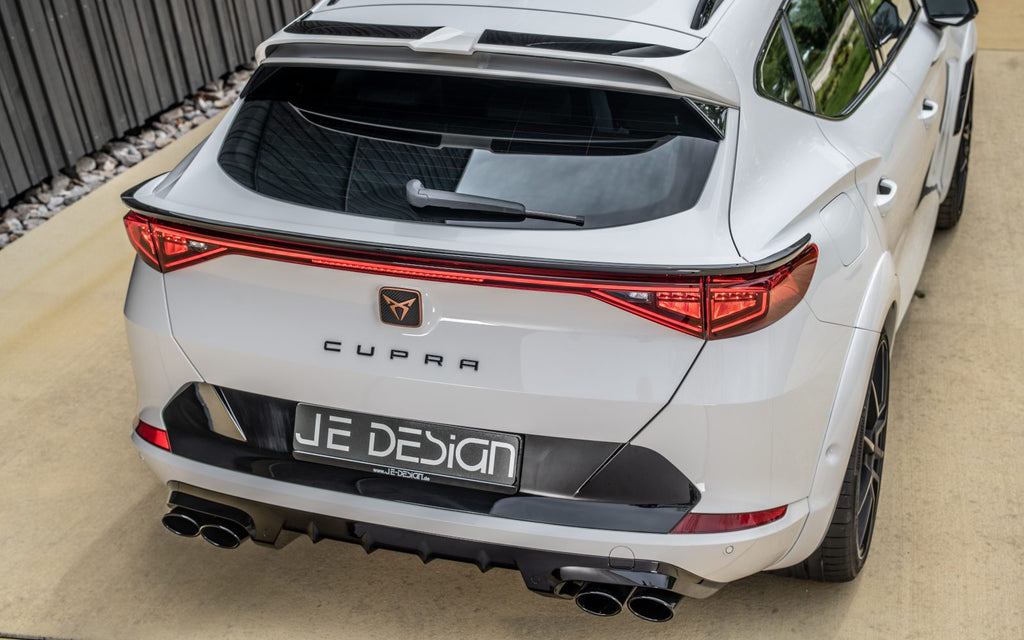 Escape con válvulas JE DESIGN Cupra Formentor KM 228 kW, salidas de 106 x 71 mm inox negro con logo