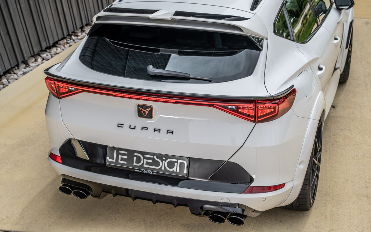 Escape con válvulas JE DESIGN Cupra Formentor KM 228 kW, salidas de 106 x 71 mm inox negro con logo