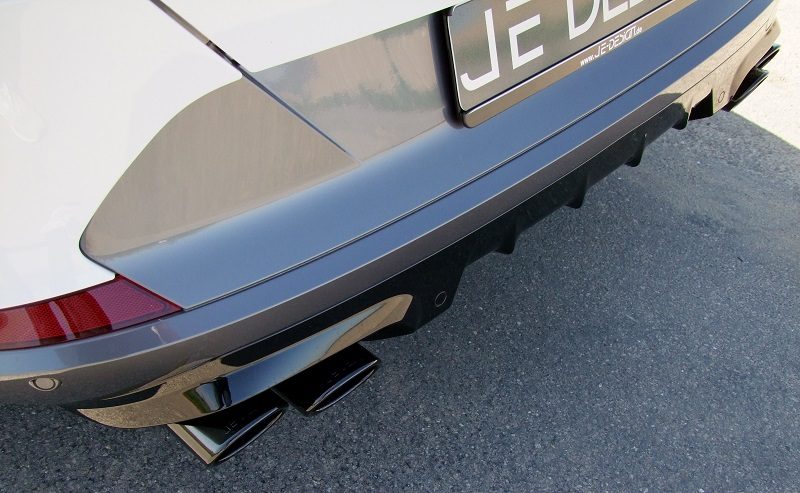 Escape con válvulas JE DESIGN Cupra Formentor KM 272 y 274 kW, 2 salidas negras de 106 x 71 mm por lado