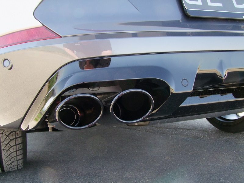 Escape con válvulas JE DESIGN Cupra Formentor KM 272 y 274 kW, 2 salidas negras de 106 x 71 mm por lado