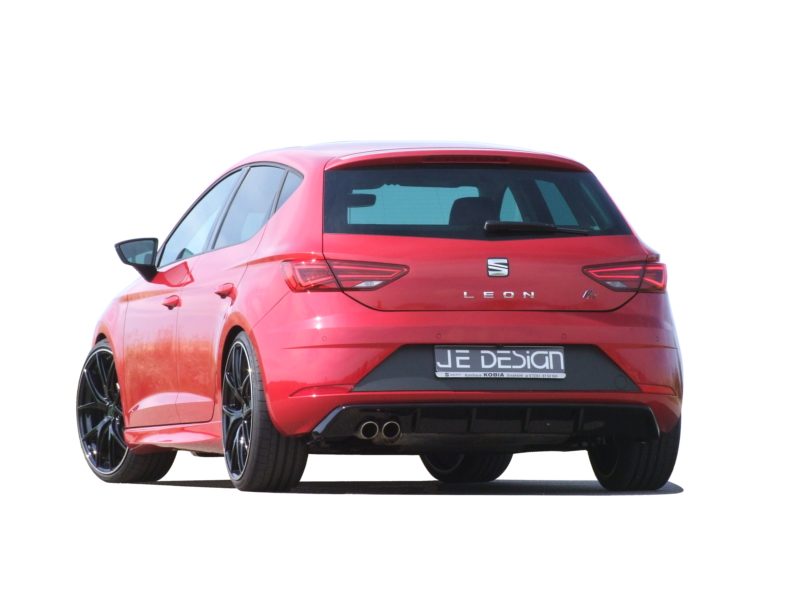 Faldón trasero JE DESIGN negro brillo Seat Leon 5F FR 3 y 5 puertas (desde 01/2017)