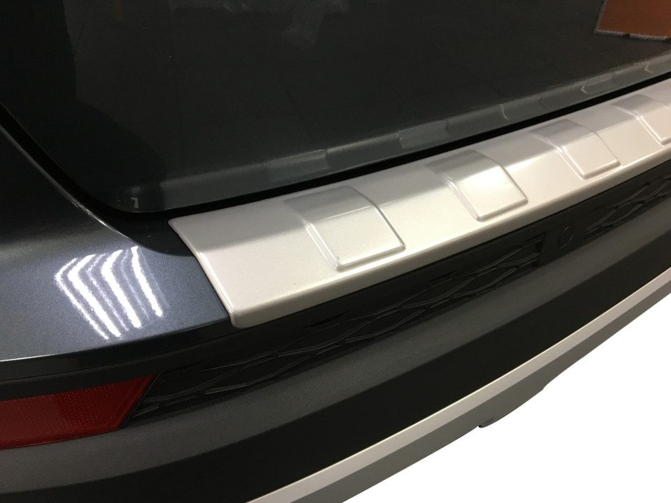Protector del borde de carga JE DESIGN plata mate Seat / Cupra Ateca 5FP (adhesivo)