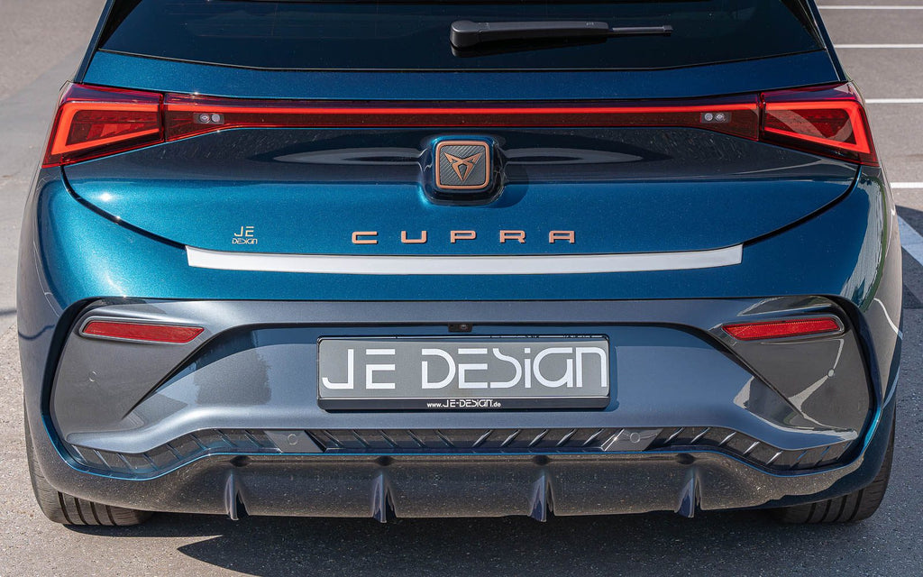 Protector del borde de carga JE DESIGN plata mate Cupra Born K1 (adhesivo)