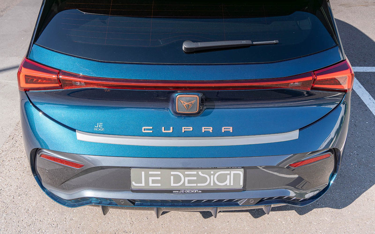 Protector del borde de carga JE DESIGN plata mate Cupra Born K1 (adhesivo)