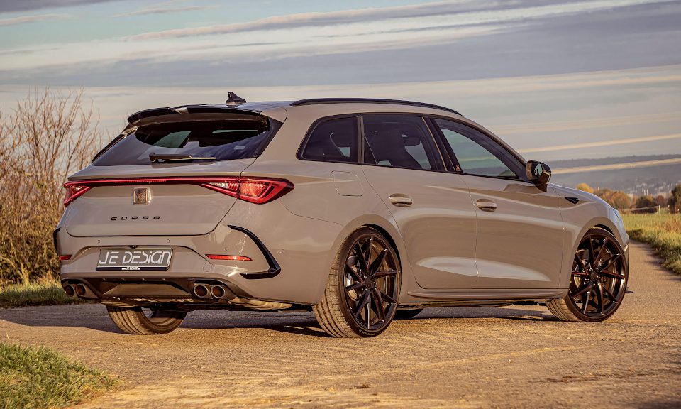 Marcos de salida de aire JE DESIGN de 2 piezas negro brillo Cupra Leon KL ST (no restyling 2025)