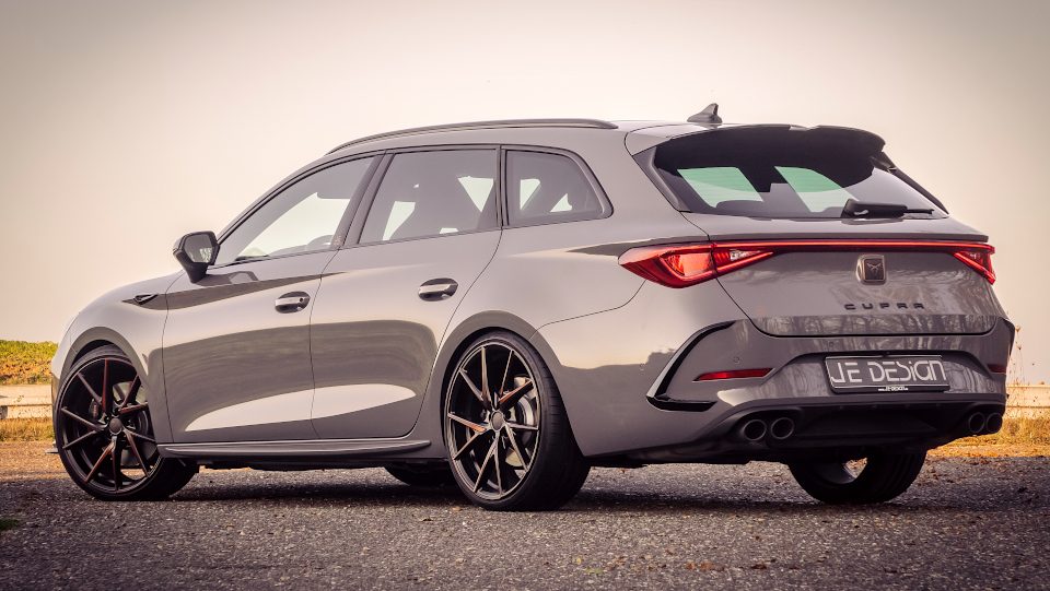 Marcos de salida de aire JE DESIGN de 2 piezas negro brillo Cupra Leon KL ST (no restyling 2025)