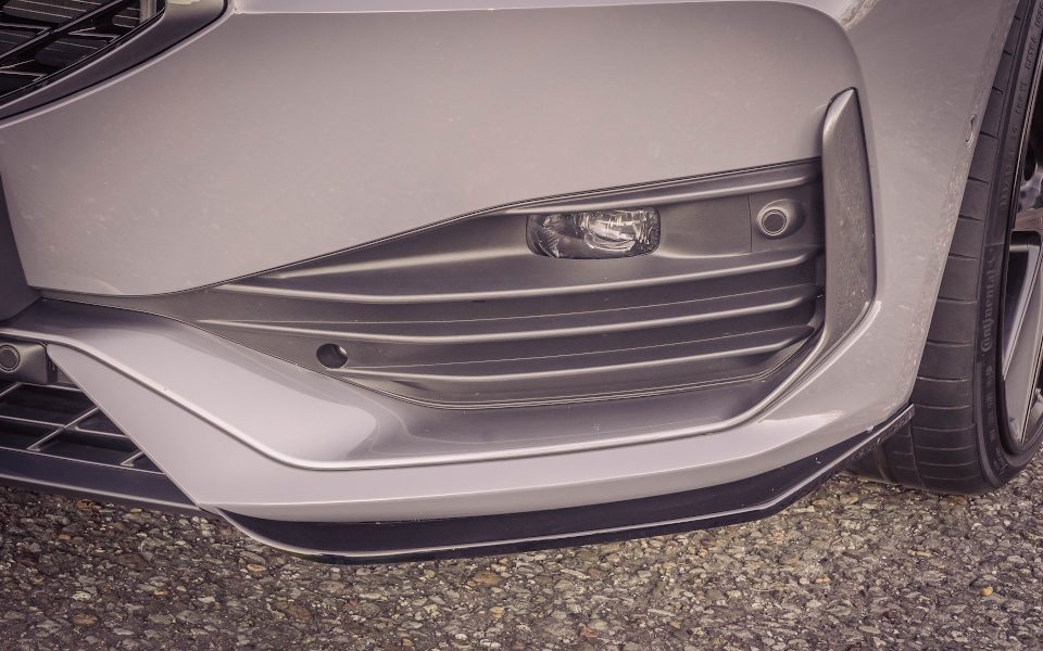 Spoiler delantero JE DESIGN de 2 piezas negro brillo Cupra Leon KL y ST (no restyling 2025)