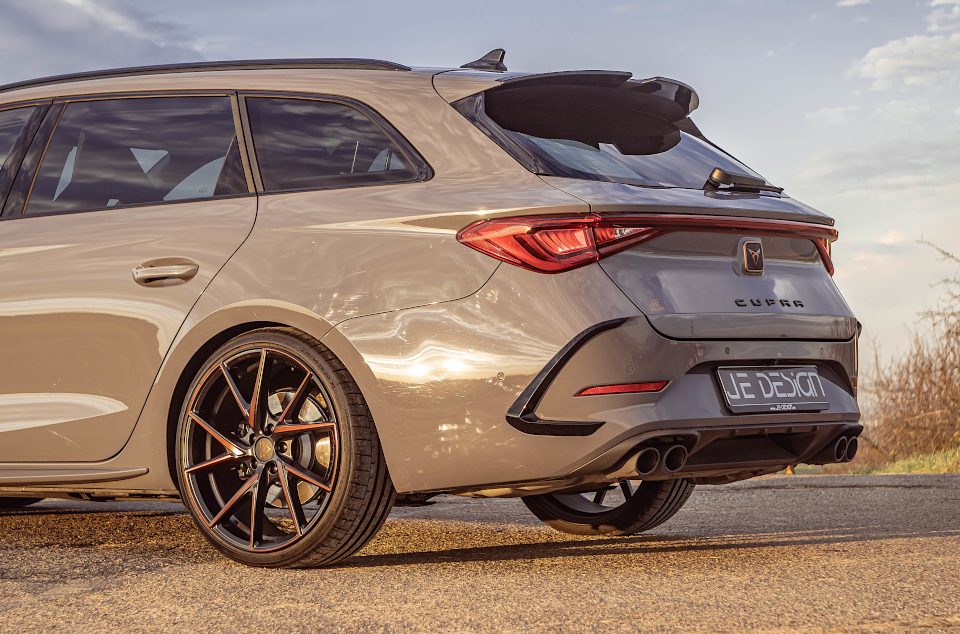 Alerón trasero JE DESIGN de 2 piezas negro brillo Seat / Cupra Leon KL Sportstourer