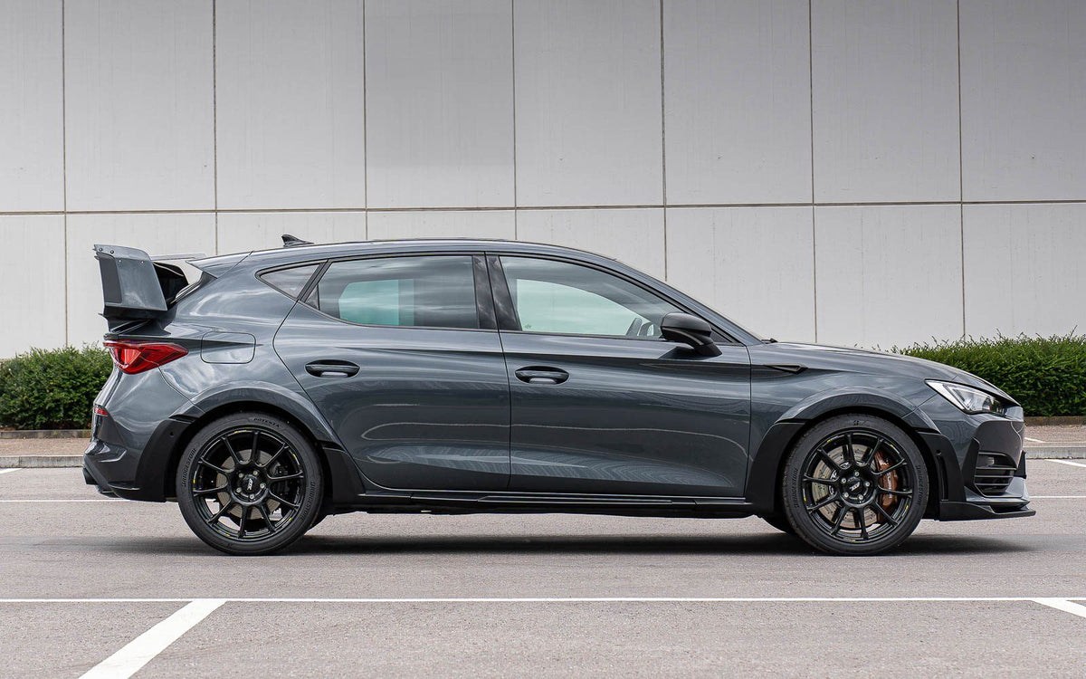 Alerón JE DESIGN con soporte de cuello de cisne CUPRA / SEAT Leon KL 5 puertas (anterior al restyling)