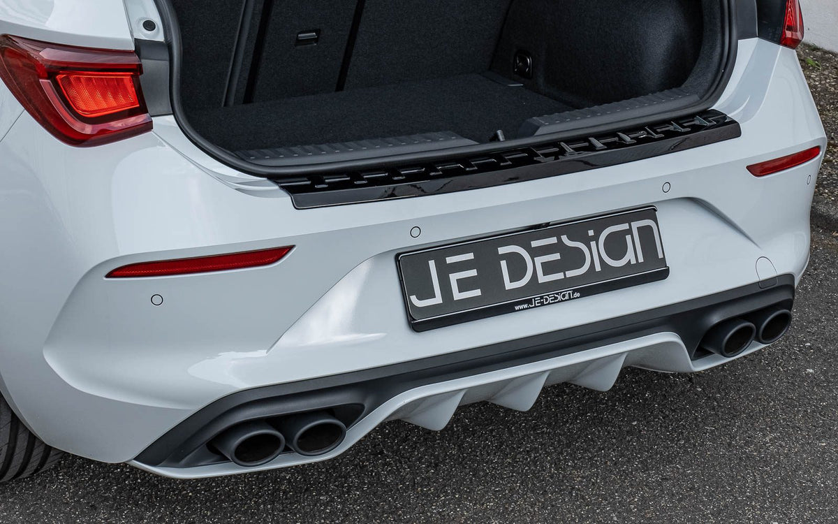 Protector del borde de carga JE DESIGN negro brillo Seat / Cupra Leon KL (adhesivo)