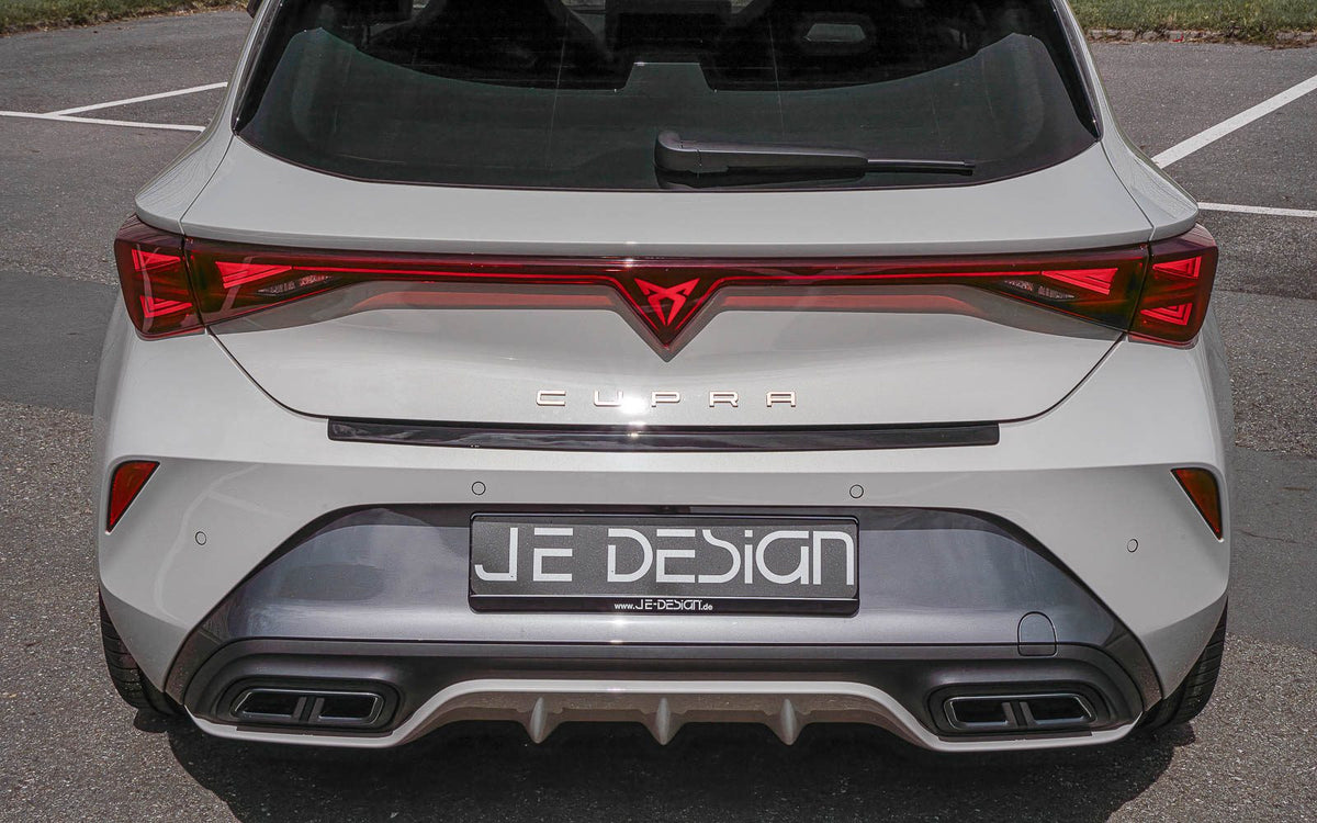 Protector del borde de carga JE DESIGN negro brillo Seat / Cupra Leon KL (adhesivo)