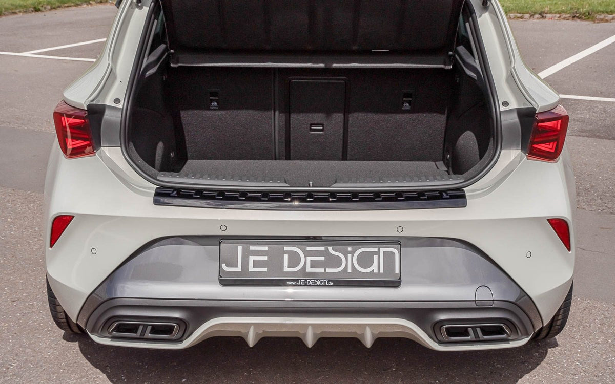 Protector del borde de carga JE DESIGN negro brillo Seat / Cupra Leon KL (adhesivo)