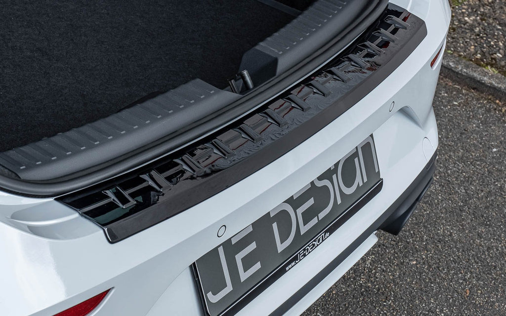 Protector del borde de carga JE DESIGN negro brillo Seat / Cupra Leon KL (adhesivo)