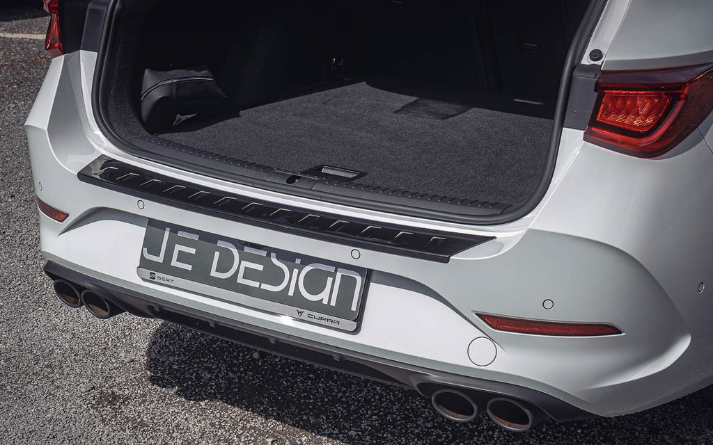 Protector del borde de carga JE DESIGN negro brillo Seat / Cupra Leon KL ST (adhesivo)