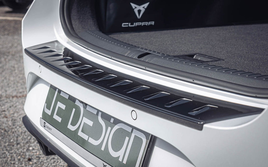 Protector del borde de carga JE DESIGN negro brillo Seat / Cupra Leon KL ST (adhesivo)