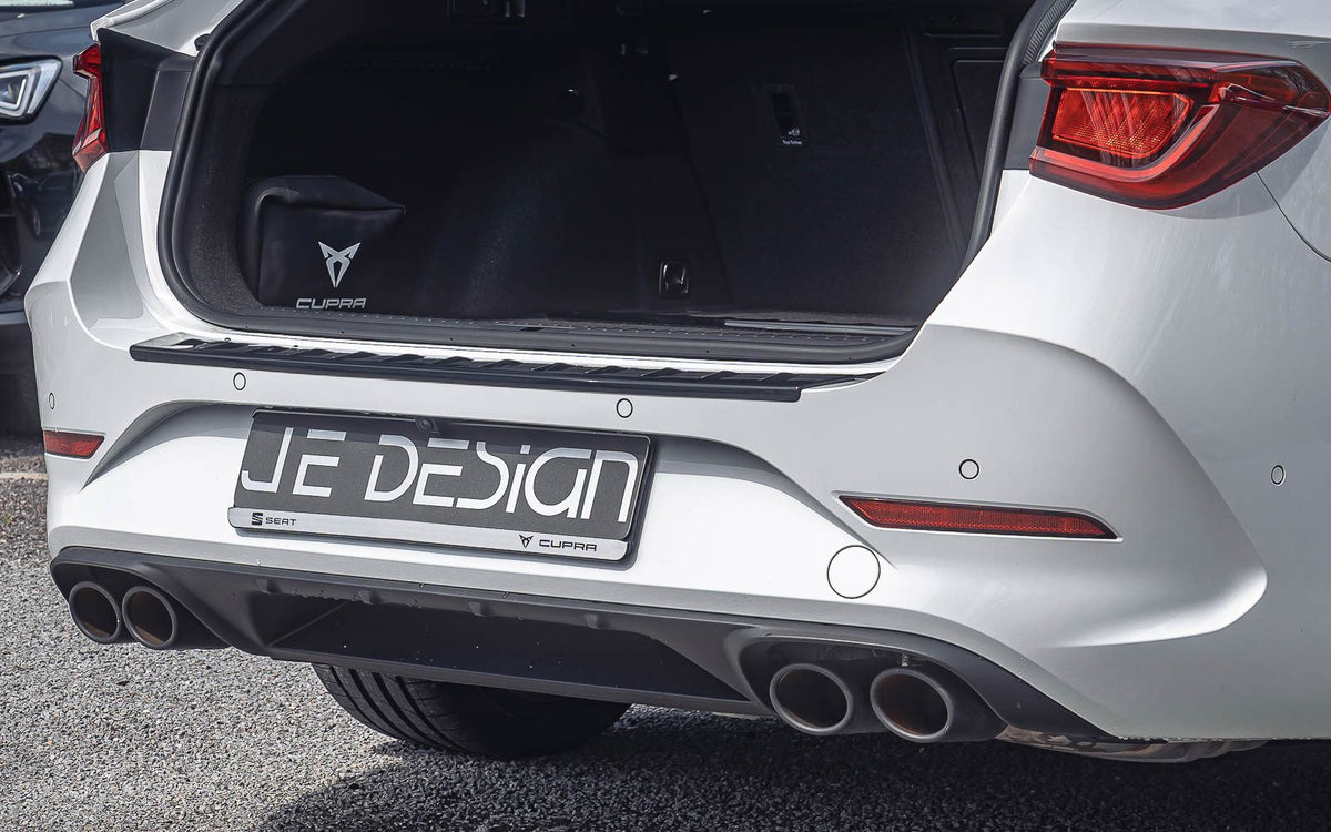Protector del borde de carga JE DESIGN negro brillo Seat / Cupra Leon KL ST (adhesivo)