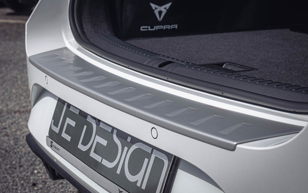 Protector del borde de carga JE DESIGN plata mate Seat / Cupra Leon KL ST (adhesivo)