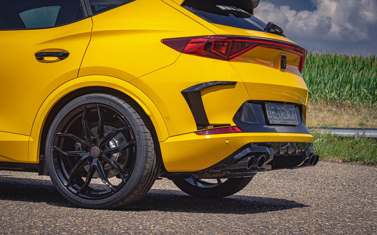 Marcos de salida de aire del paragolpes trasero JE DESIGN de 2 piezas negro brillo Cupra Formentor KM (no restyling 2025)