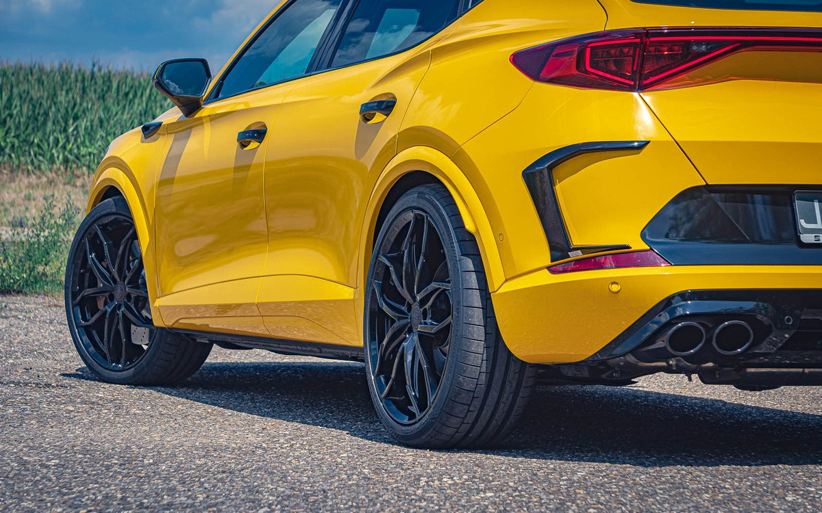 Marcos de salida de aire del paragolpes trasero JE DESIGN de 2 piezas negro brillo Cupra Formentor KM (no restyling 2025)