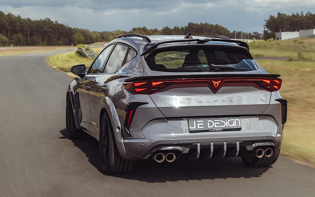 Marcos de salida de aire del paragolpes trasero JE DESIGN de 2 piezas negro brillo Cupra Formentor KM restyling 2025