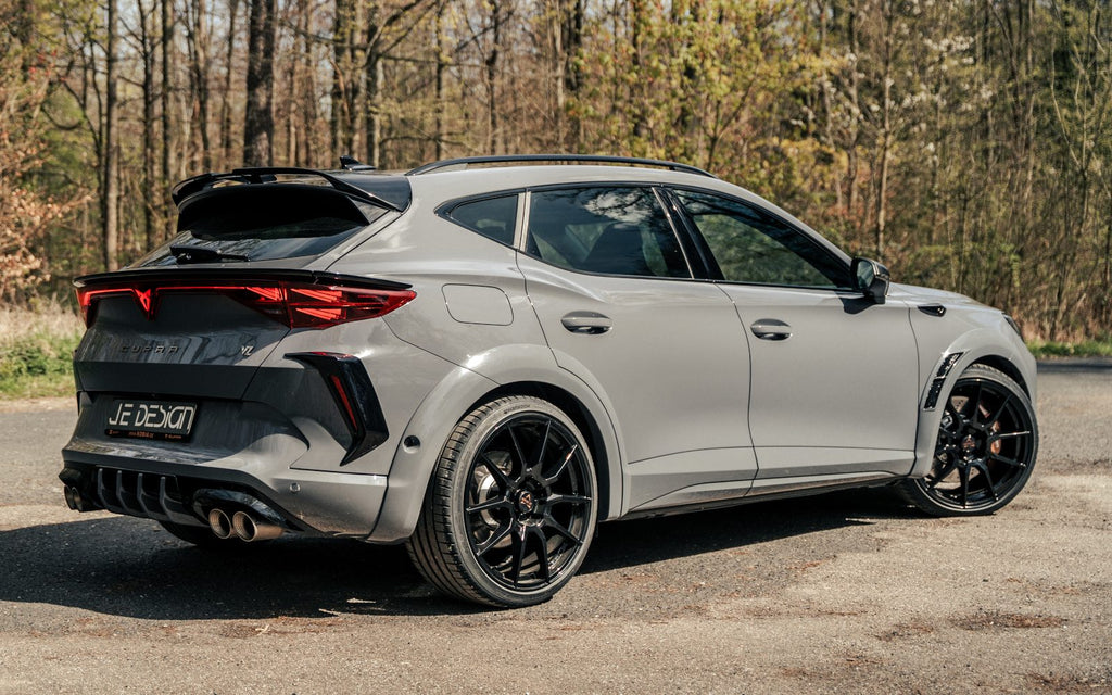 Marcos de salida de aire del paragolpes trasero JE DESIGN de 2 piezas negro brillo Cupra Formentor KM restyling 2025