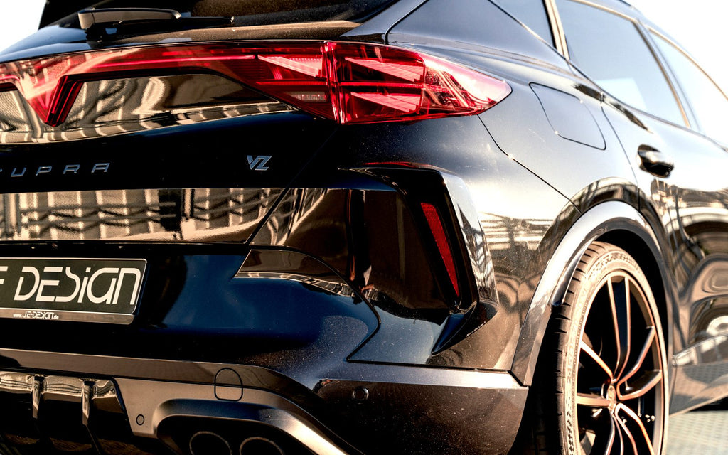 Marcos de salida de aire del paragolpes trasero JE DESIGN de 2 piezas negro brillo Cupra Formentor KM restyling 2025