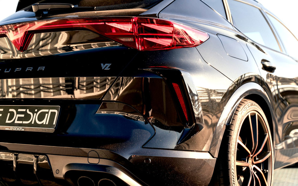 Marcos de salida de aire del paragolpes trasero JE DESIGN de 2 piezas negro brillo Cupra Formentor KM restyling 2025