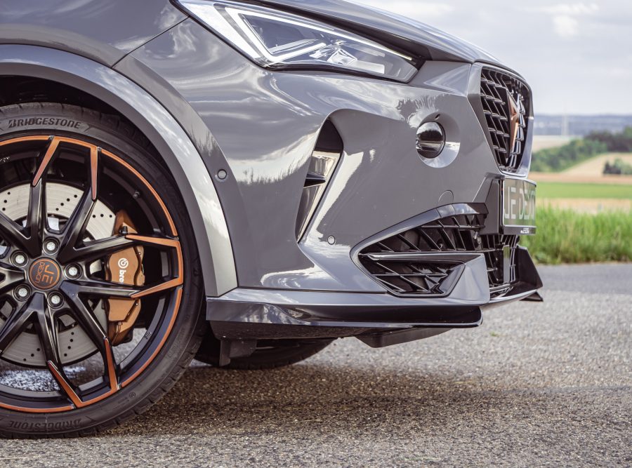 Spoiler delantero JE DESIGN de 2 piezas negro brillo Cupra Formentor KM (no restyling)