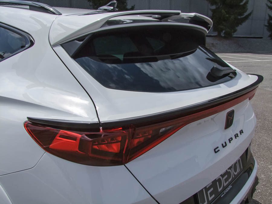 Alerón superior JE DESIGN con canal de aire central Cupra Formentor KM (incluido restyling 2025)